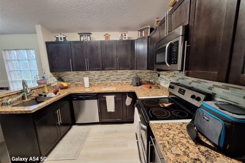 House in Pembroke Pines, Florida 3 bedrooms, 154.5 sq.m. № 1725930 - photo 15