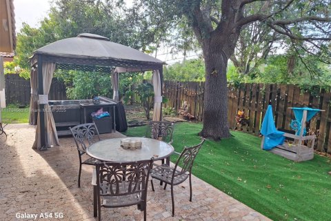 House in Pembroke Pines, Florida 3 bedrooms, 154.5 sq.m. № 1725930 - photo 19