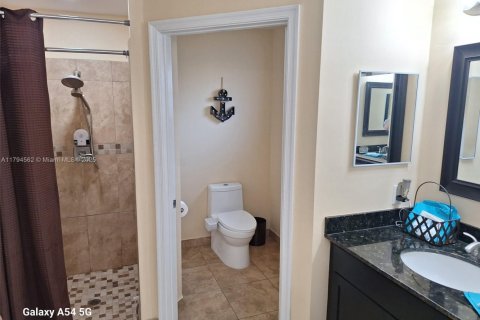 House in Pembroke Pines, Florida 3 bedrooms, 154.5 sq.m. № 1725930 - photo 6