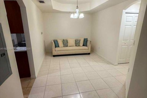 Снять в аренду кондоминиум в Дорал, Флорида 2 спальни, 103.59м2, № 1983870 - фото 13