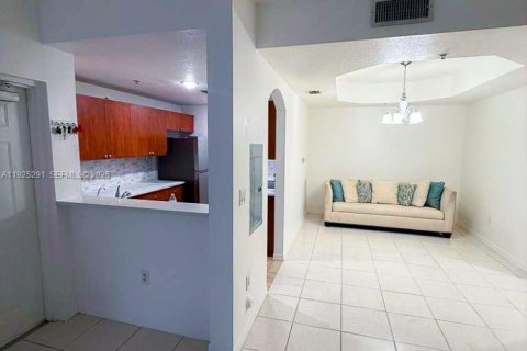 Снять в аренду кондоминиум в Дорал, Флорида 2 спальни, 103.59м2, № 1983870 - фото 4