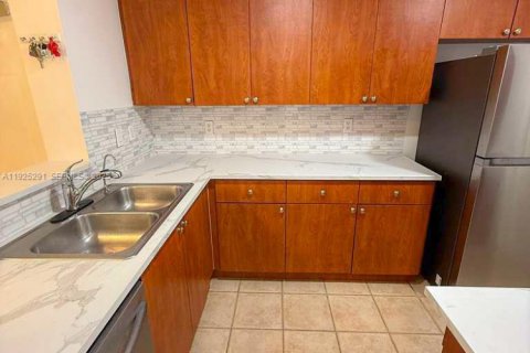 Снять в аренду кондоминиум в Дорал, Флорида 2 спальни, 103.59м2, № 1983870 - фото 11