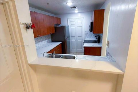 Снять в аренду кондоминиум в Дорал, Флорида 2 спальни, 103.59м2, № 1983870 - фото 5