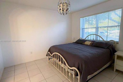 Снять в аренду кондоминиум в Дорал, Флорида 2 спальни, 103.59м2, № 1983870 - фото 24