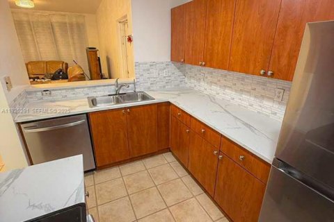 Снять в аренду кондоминиум в Дорал, Флорида 2 спальни, 103.59м2, № 1983870 - фото 12