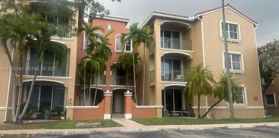 Кондоминиум с 2 спальнями в Дорал, Флорида № 1983870