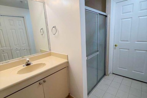 Снять в аренду кондоминиум в Дорал, Флорида 2 спальни, 103.59м2, № 1983870 - фото 18