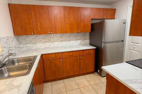 Снять в аренду кондоминиум в Дорал, Флорида 2 спальни, 103.59м2, № 1983870 - фото 7