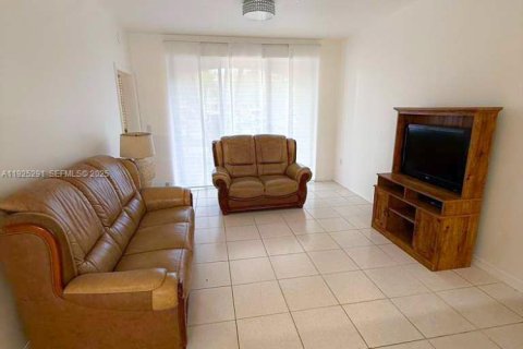 Снять в аренду кондоминиум в Дорал, Флорида 2 спальни, 103.59м2, № 1983870 - фото 15