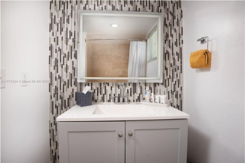 Снять в аренду кондоминиум в Серфсайд, Флорида 1 спальня, 77.11м2, № 2015973 - фото 13