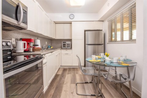 Снять в аренду кондоминиум в Серфсайд, Флорида 1 спальня, 77.11м2, № 2015973 - фото 3