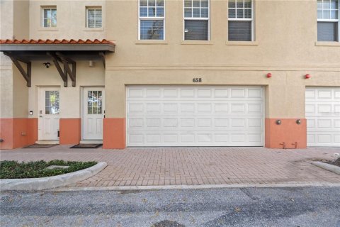 Townhouse in Clearwater, Florida 2 bedrooms, 180.42 sq.m. № 1719012 - photo 1