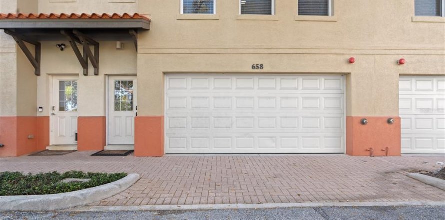 Townhouse in Clearwater, Florida 2 bedrooms, 180.42 sq.m. № 1719012