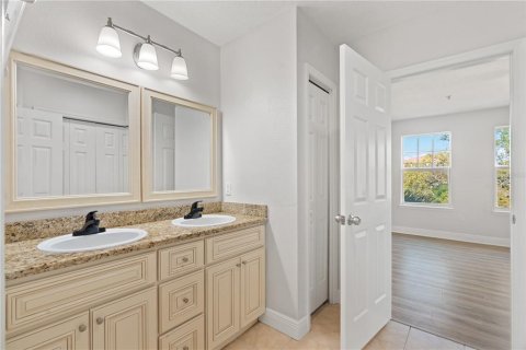 Townhouse in Clearwater, Florida 2 bedrooms, 180.42 sq.m. № 1719012 - photo 20