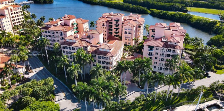 Condo in Coral Gables, Florida, 3 bedrooms  № 1697592