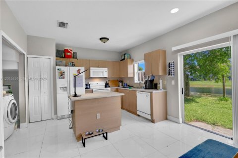 Townhouse in Homestead, Florida 3 bedrooms, 140.19 sq.m. № 2154483 - photo 16