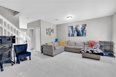 Townhouse in Homestead, Florida 3 bedrooms, 140.19 sq.m. № 2154483 - photo 5