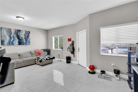 Townhouse in Homestead, Florida 3 bedrooms, 140.19 sq.m. № 2154483 - photo 4