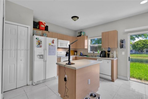 Townhouse in Homestead, Florida 3 bedrooms, 140.19 sq.m. № 2154483 - photo 10