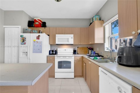 Townhouse in Homestead, Florida 3 bedrooms, 140.19 sq.m. № 2154483 - photo 11