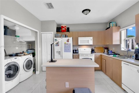 Townhouse in Homestead, Florida 3 bedrooms, 140.19 sq.m. № 2154483 - photo 9