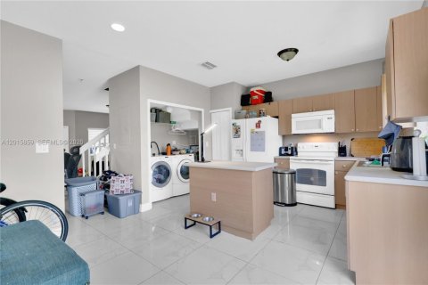 Townhouse in Homestead, Florida 3 bedrooms, 140.19 sq.m. № 2154483 - photo 13