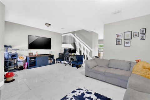 Townhouse in Homestead, Florida 3 bedrooms, 140.19 sq.m. № 2154483 - photo 7