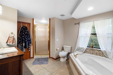 House in DeLand, Florida 3 bedrooms, 231.88 sq.m. № 2131599 - photo 16