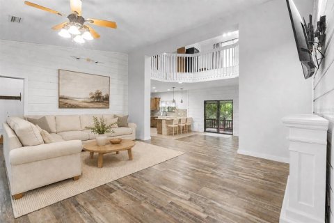 House in DeLand, Florida 3 bedrooms, 231.88 sq.m. № 2131599 - photo 5
