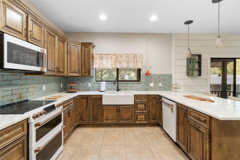 House in DeLand, Florida 3 bedrooms, 231.88 sq.m. № 2131599 - photo 4