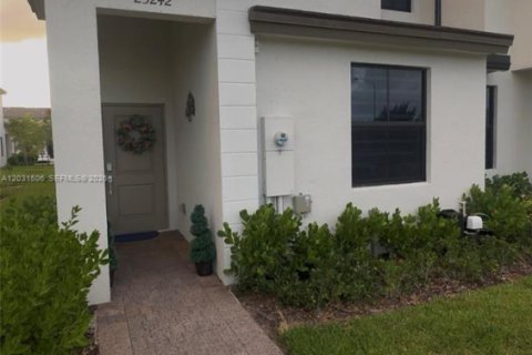 Townhouse in Homestead, Florida 3 bedrooms, 123.37 sq.m. № 2241311