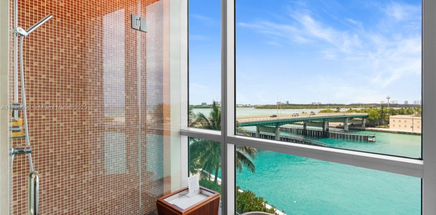 Condo in Bal Harbour, Florida, 1 bedroom № 1863625