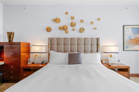 Condo in Bal Harbour, Florida, 1 bedroom  № 1863625 - photo 8