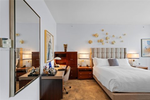 Condo in Bal Harbour, Florida, 1 bedroom  № 1863625 - photo 11