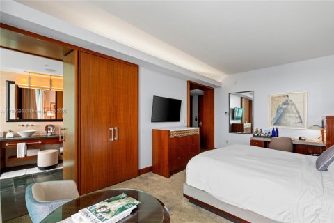 Condo in Bal Harbour, Florida, 1 bedroom  № 1863625 - photo 9