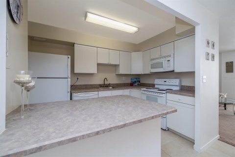 Condo in Daytona Beach, Florida, 1 bedroom  № 1855576 - photo 12