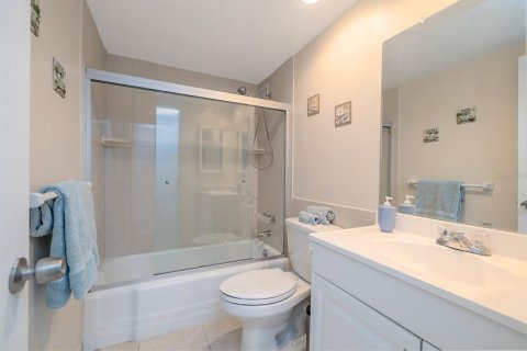 Condo in Daytona Beach, Florida, 1 bedroom  № 1855576 - photo 15