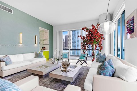 Condominio en venta en Miami, Florida, 5 dormitorios, 335.19 m2 № 1937973 - foto 3