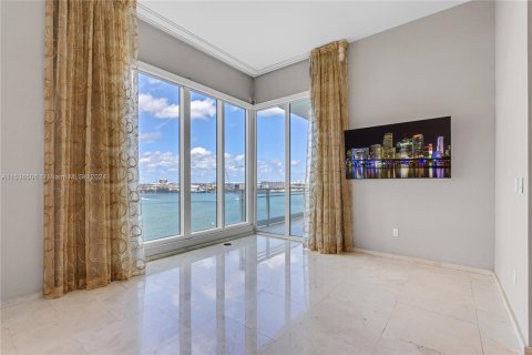 Condominio en venta en Miami, Florida, 5 dormitorios, 335.19 m2 № 1937973 - foto 29