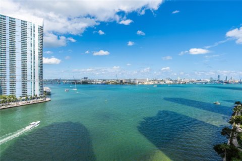 Condo in Miami, Florida, 5 bedrooms  № 1937973 - photo 7