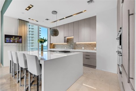 Condominio en venta en Miami, Florida, 5 dormitorios, 335.19 m2 № 1937973 - foto 25
