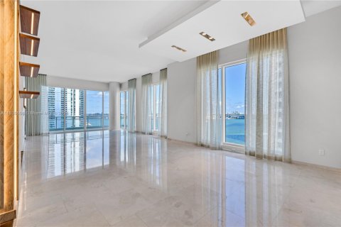 Copropriété à vendre à Miami, Floride: 5 chambres, 335.19 m2 № 1937973 - photo 17