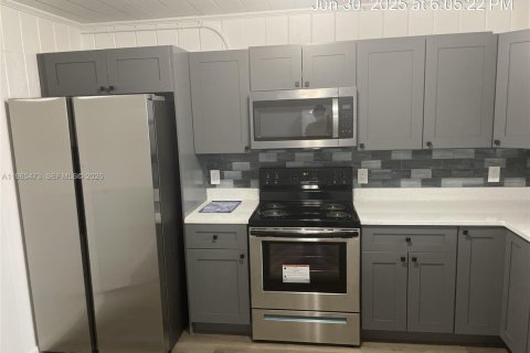 Immobilier commercial à vendre à West Palm Beach, Floride: 145.67 m2 № 2027031 - photo 8