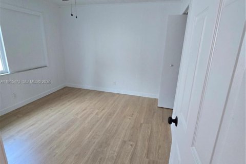 Immobilier commercial à vendre à West Palm Beach, Floride: 145.67 m2 № 2027031 - photo 4