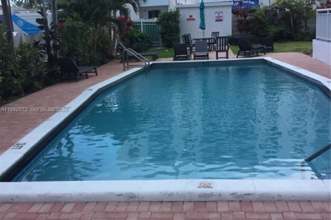 Condo in Fort Lauderdale, Florida, 1 bedroom  № 2059779 - photo 4