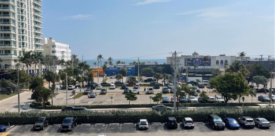 Condo in Fort Lauderdale, Florida, 1 bedroom  № 2059779