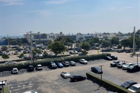 Condo in Fort Lauderdale, Florida, 1 bedroom  № 2059779 - photo 2