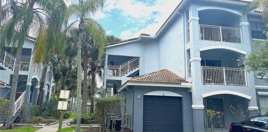 Кондоминиум с 2 спальнями в Пемброк-Пайнс, Флорида № 2008263