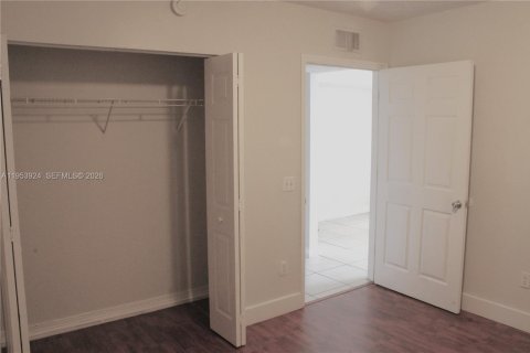 Купить кондоминиум в Пемброк-Пайнс, Флорида 2 спальни, 101.36м2, № 2008263 - фото 12