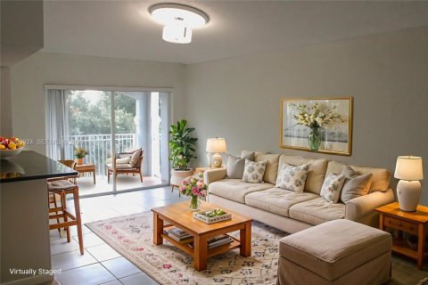 Купить кондоминиум в Пемброк-Пайнс, Флорида 2 спальни, 101.36м2, № 2008263 - фото 2